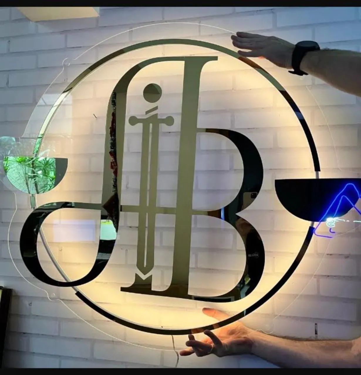 Logo 3d em acrílico led  - Foto 3