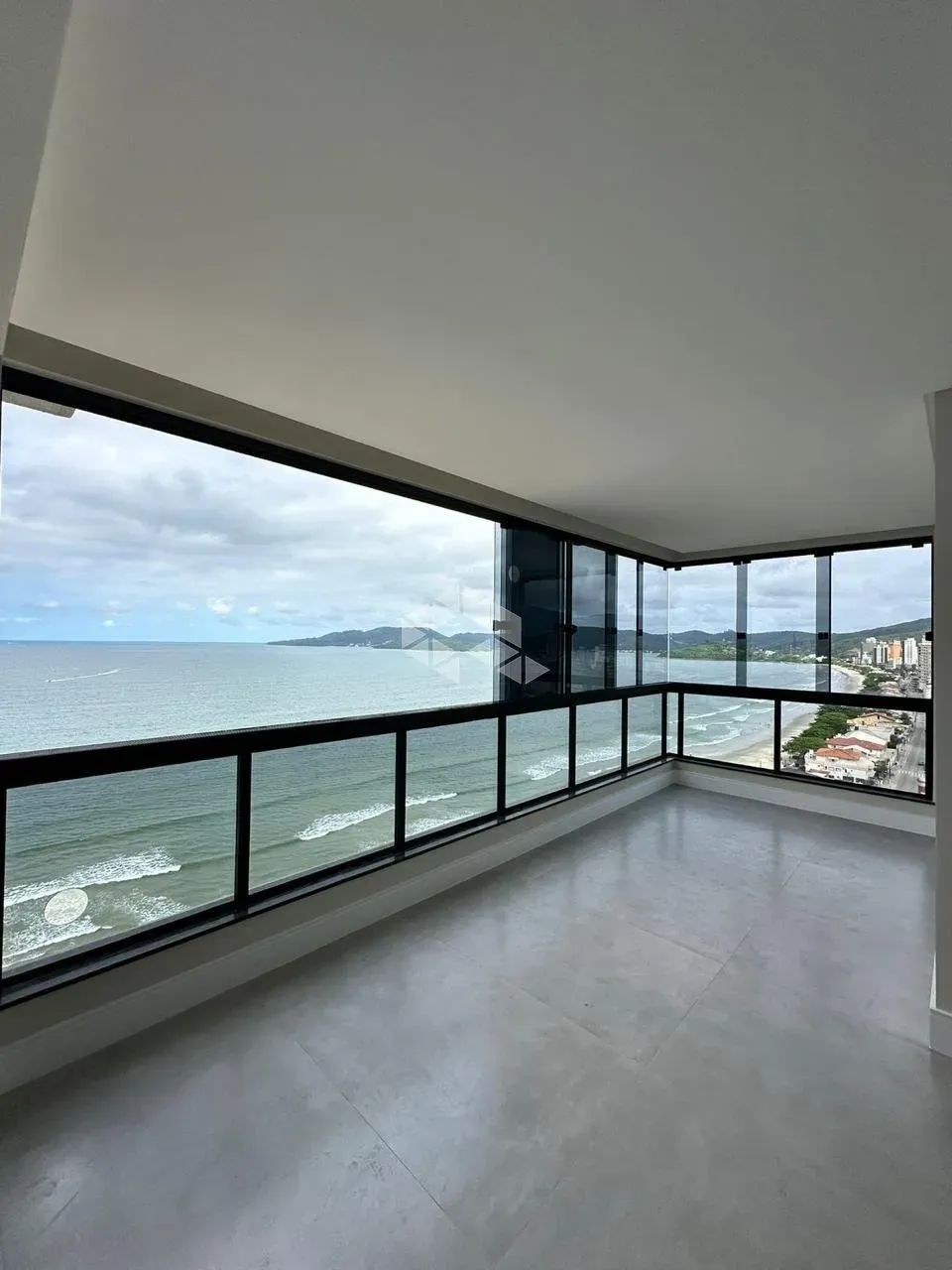 APARTAMENTO COM 3 SUÍTES FRENTE MAR NO PEREQUÊ EM PORTO BELO