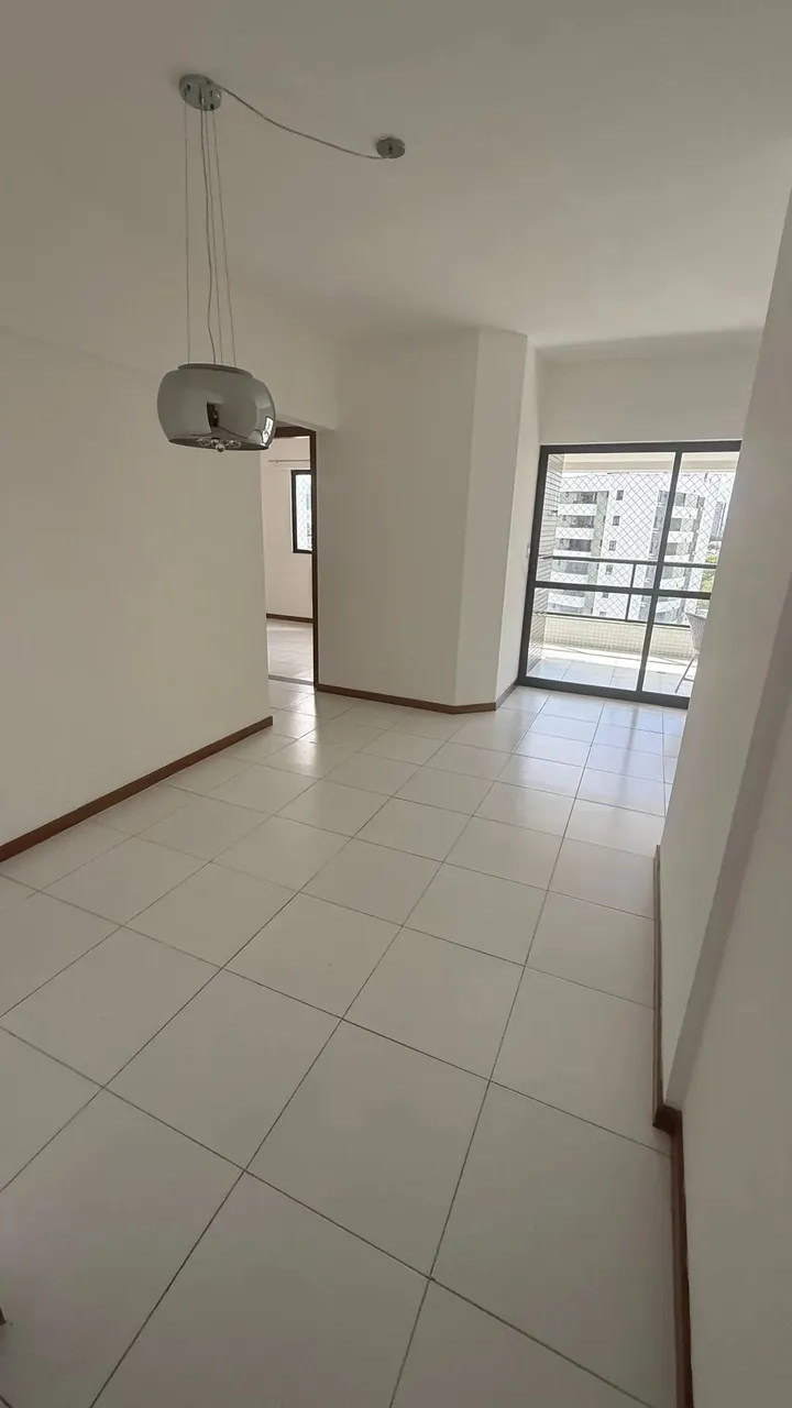 Apartamento a venda no itaigara com 2 quartos armarios e varanda na alameda garret