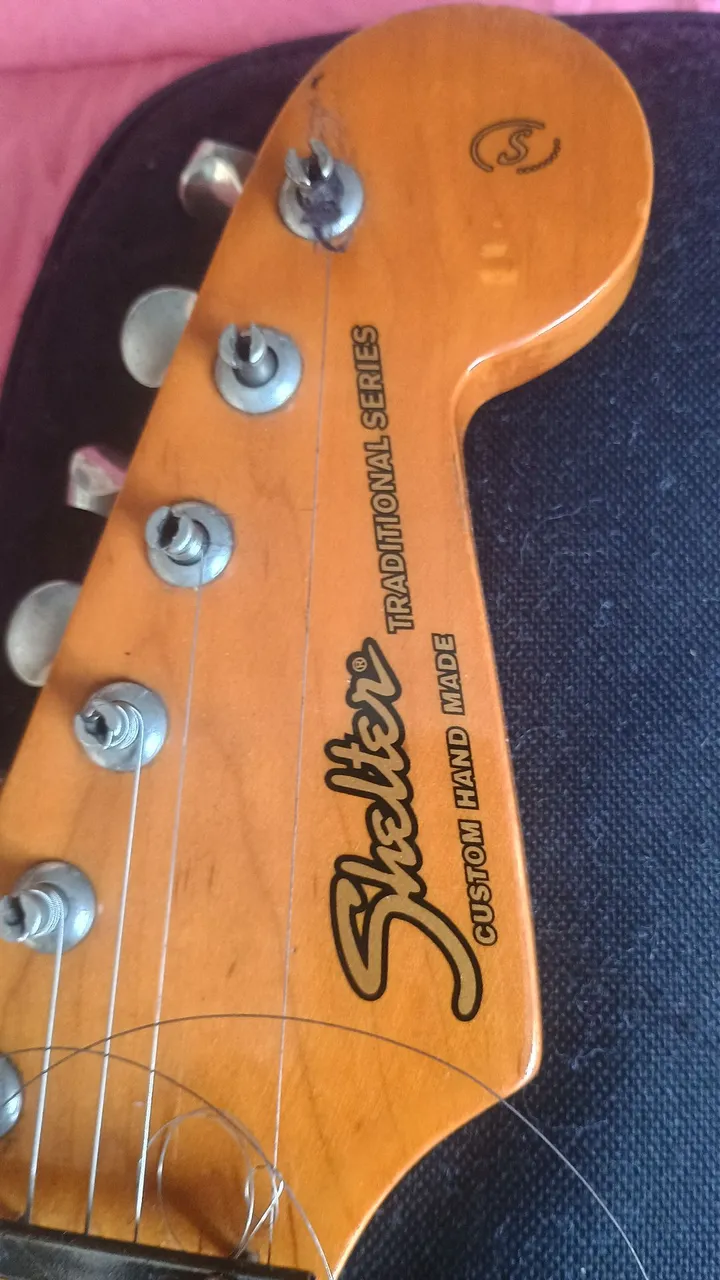 Guitarra Shelter Traditional Series