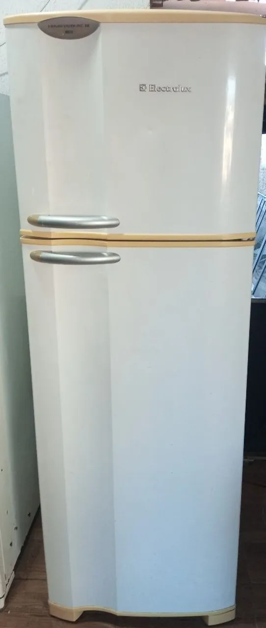 Geladeira Electrolux dc38 365L 127V