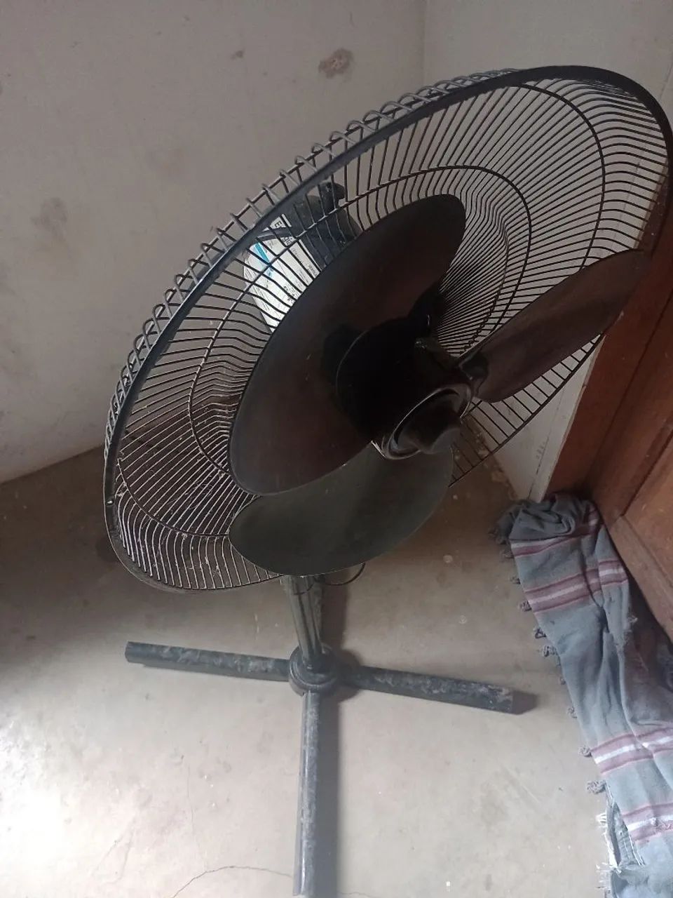 Vendo esse ventilador .... LeiA)