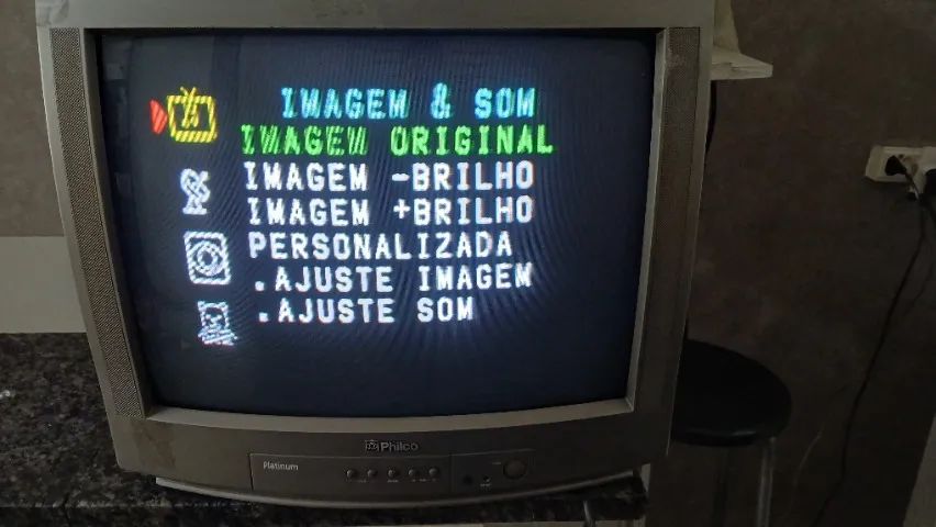 TV Antiga raridade funcionando perfeitamente. 