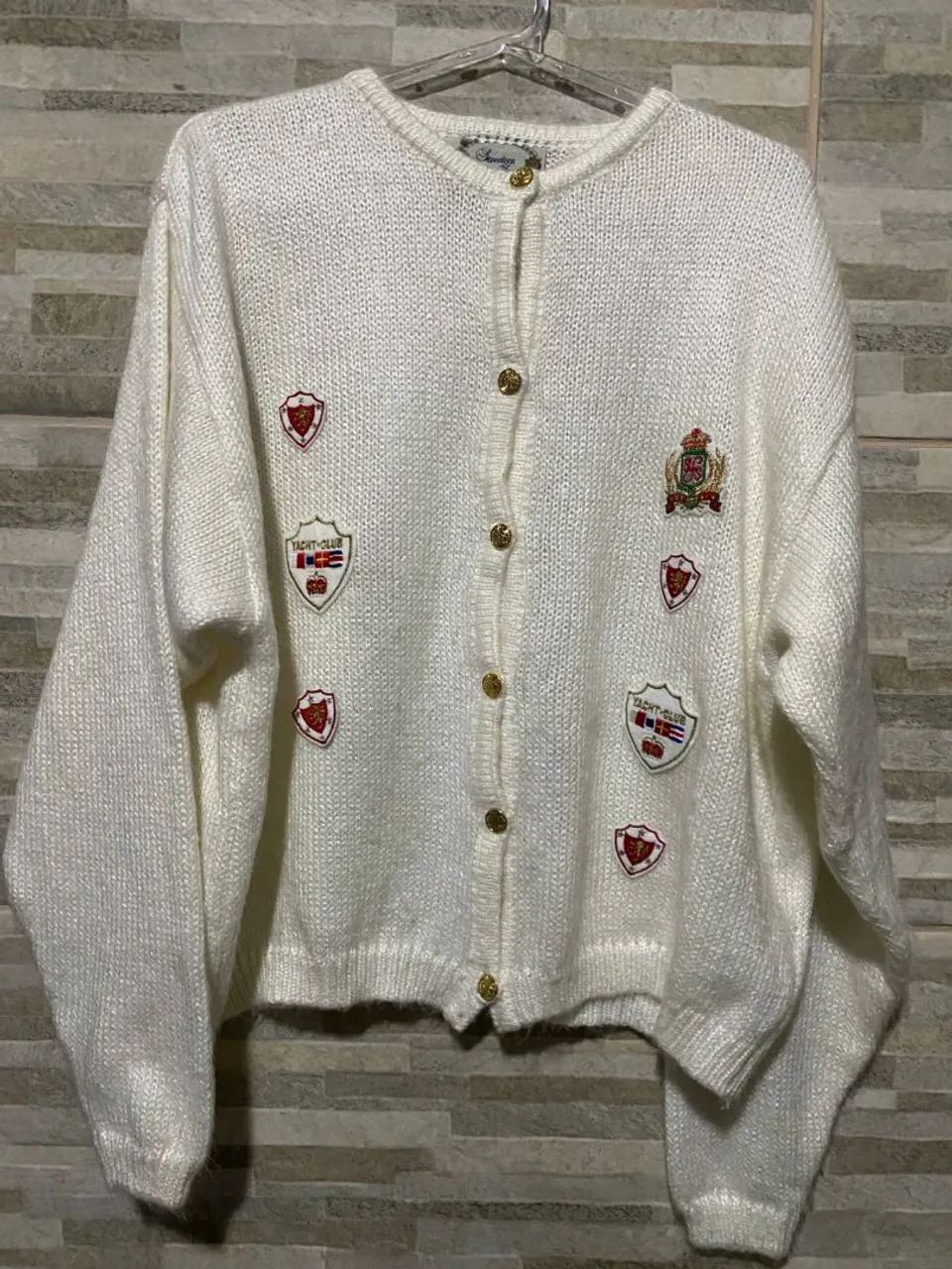Cardigã branco com patches vintage - Foto 3