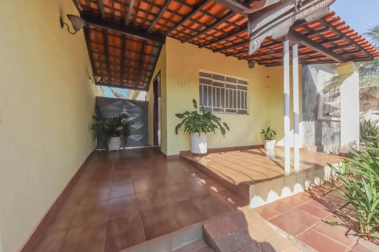 Casa tipo para venda com 3 quartos, 152m²