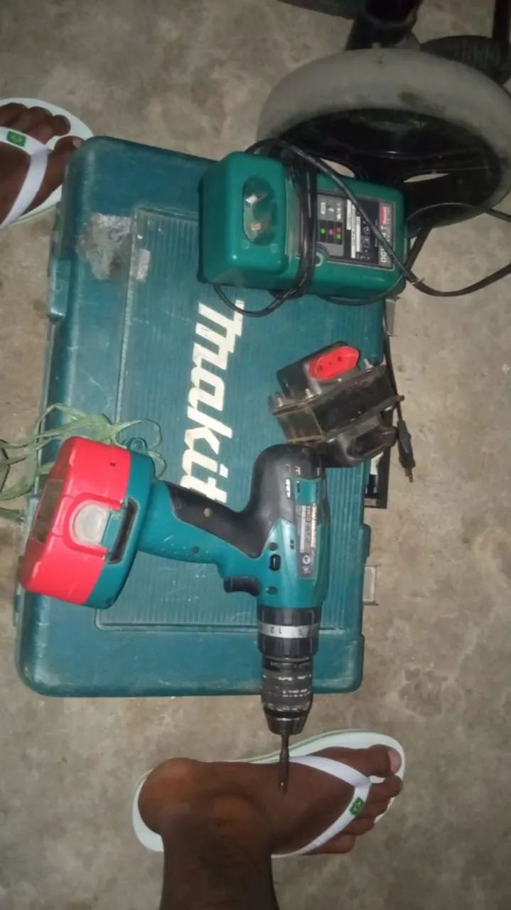 Parafusadeira/Furadeira Makita - Foto 2