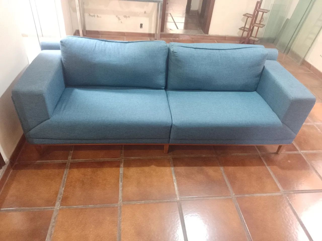 Sofá 3 lugares tecido tipo jeans  - Foto 2