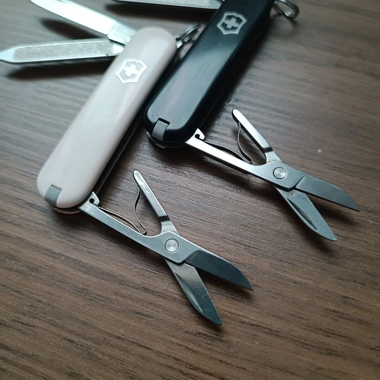 VT1573 - 2 Classics SD Victorinox usados - Preto e Branco  - Foto 3