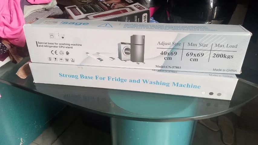 Pés de geladeira tenho duas caixas com 2 pares cada.