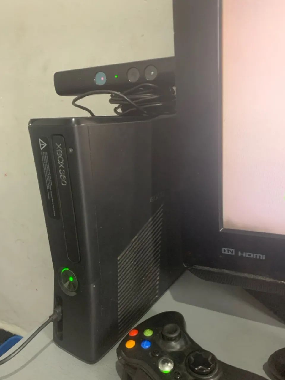 Xbox 360 com Kinect e 2 controles - Foto 3