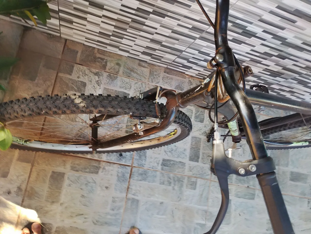 (Com Defeito) bike Houston aro 29 eixo da roda livre torto.