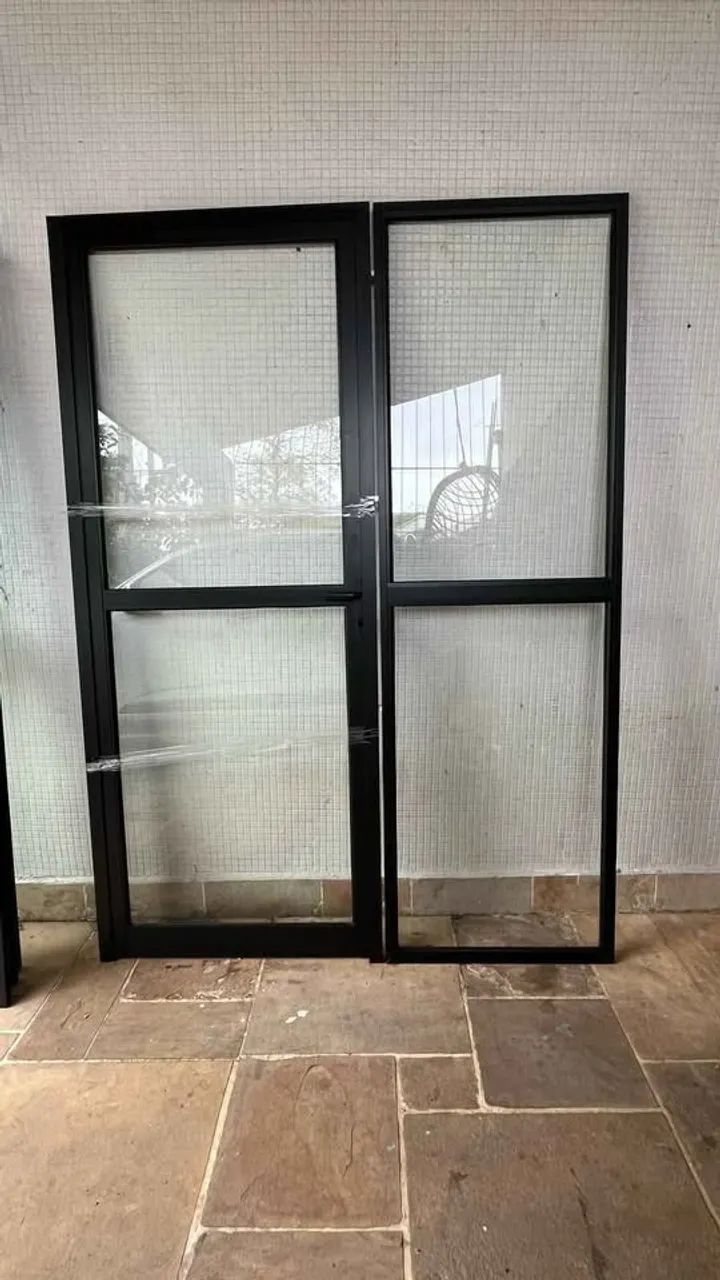Porta de Alumínio de Giro 1,56x2,17m Preta - Foto 2
