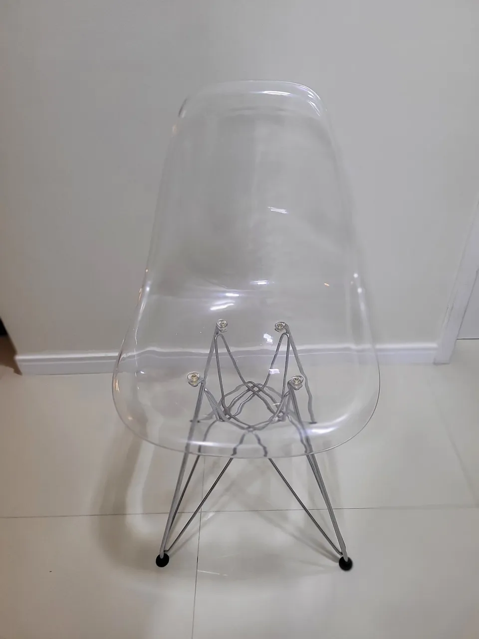Cadeira Acrílico Transparente com Base Metal