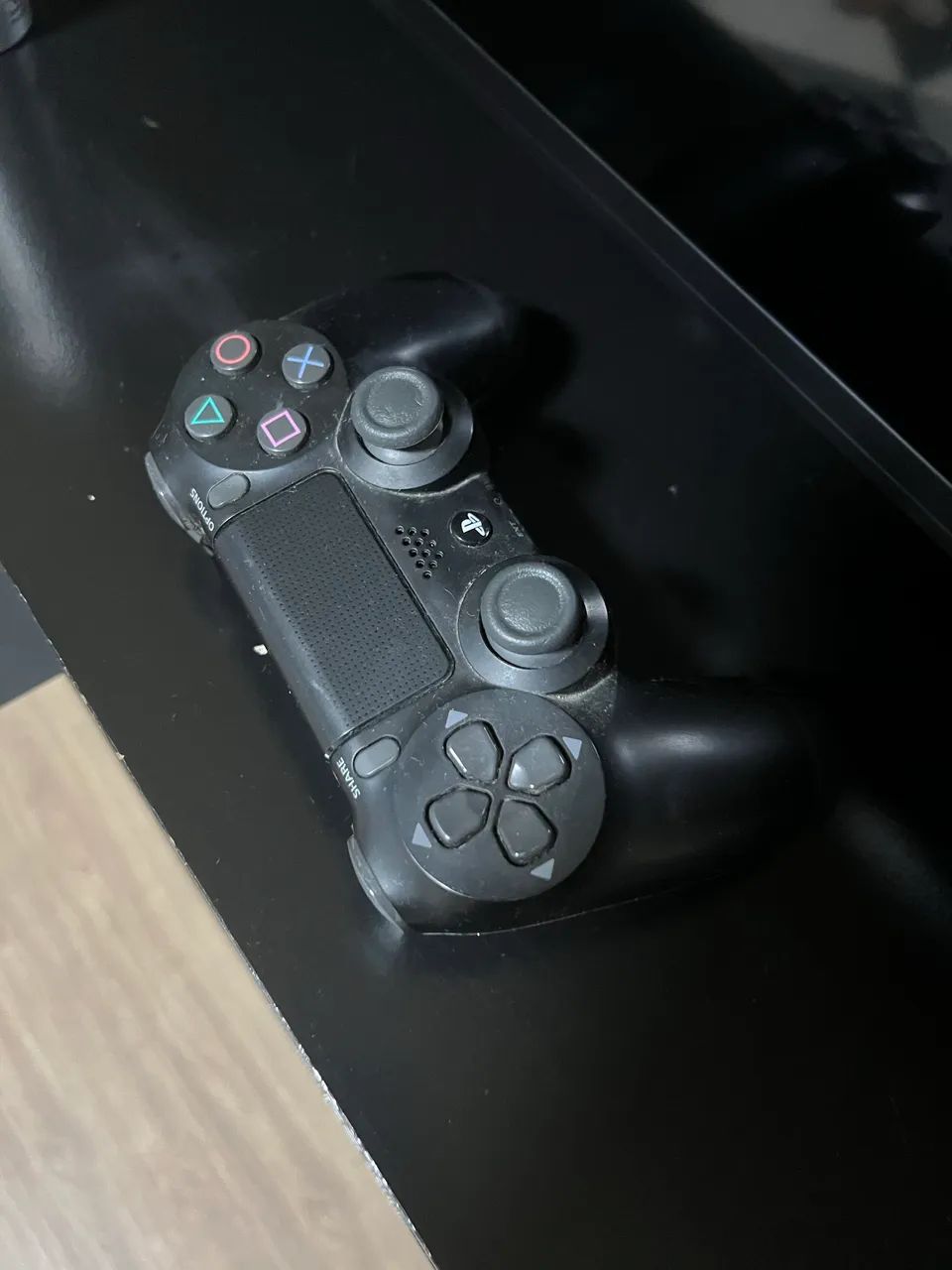 play station 4 com  1 controle 