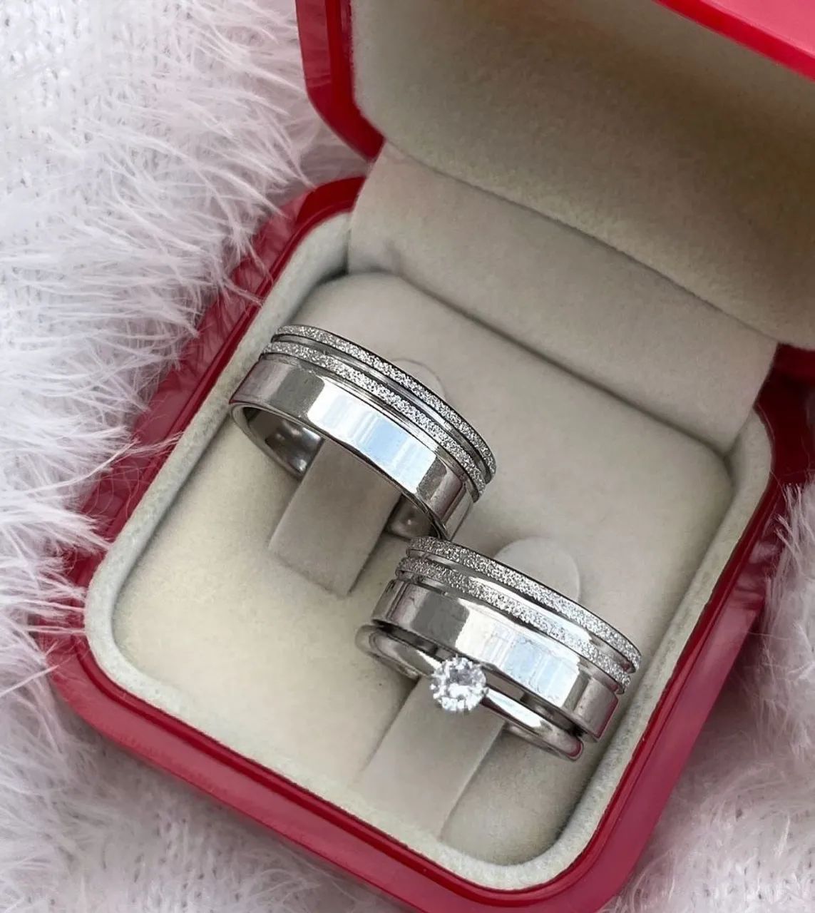 Par de alianças de compromisso em prata