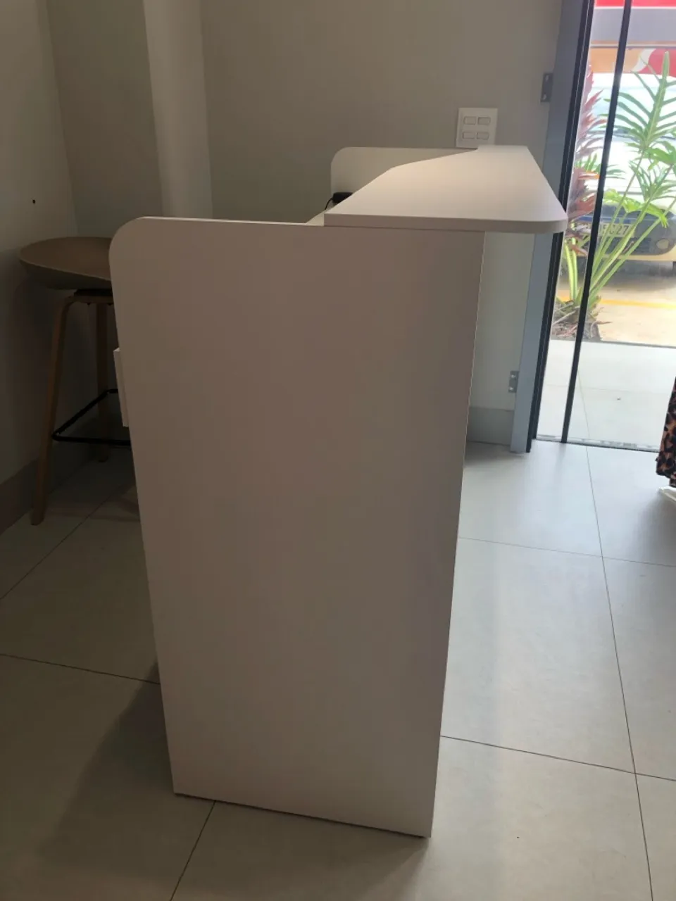 Balcão comercial branco