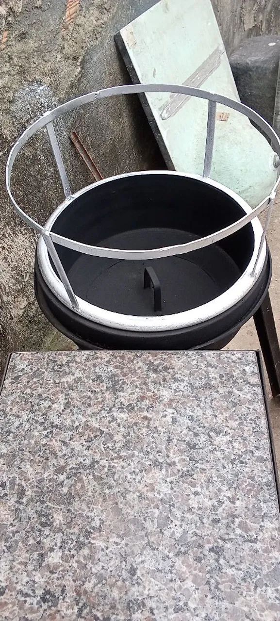Churrasqueira em ferro com mesa de granito  - Foto 3