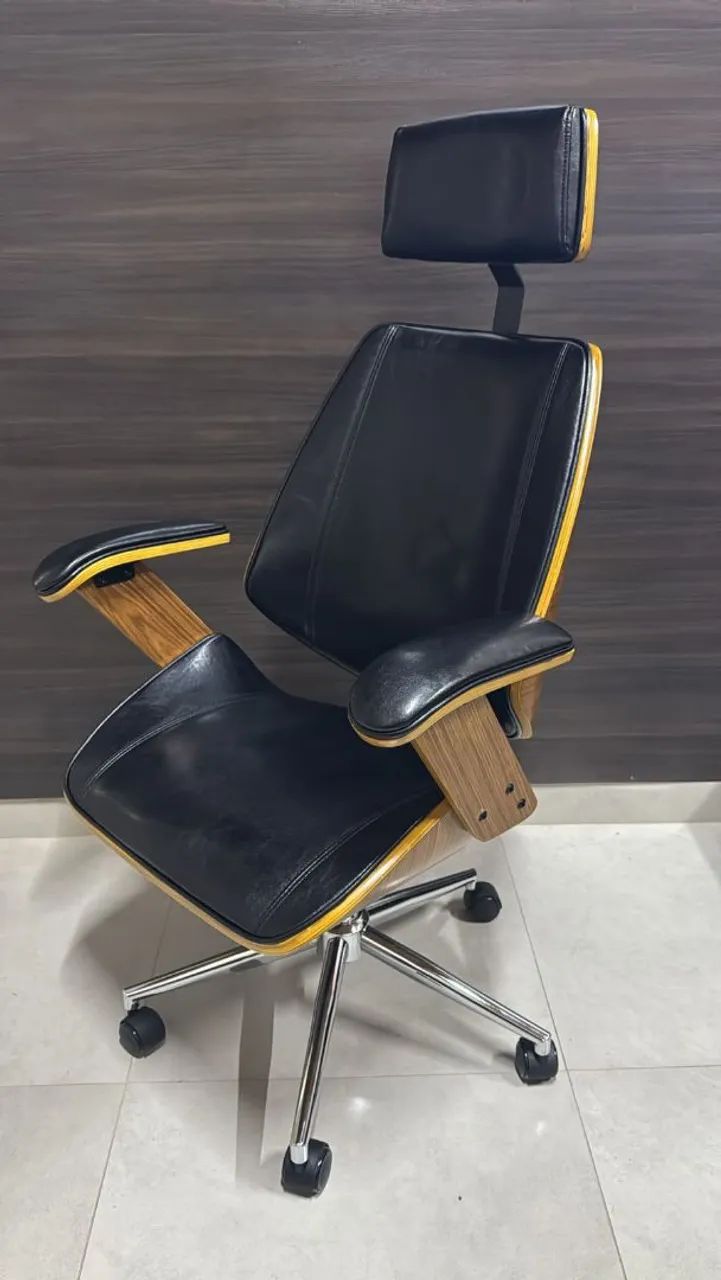 Cadeira Presidente em Couríssimo 