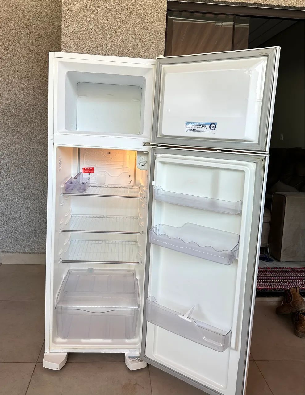 Geladeira Electrolux DC35a está super Conservada  - Foto 4