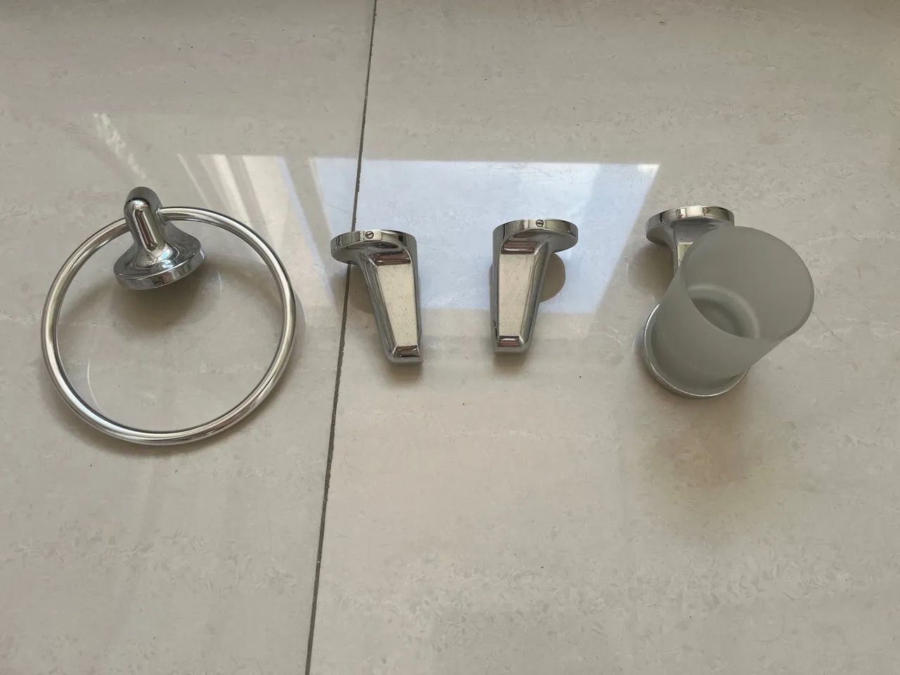 Kit de Acessórios para Banheiro toalha, copo, porta toalha 