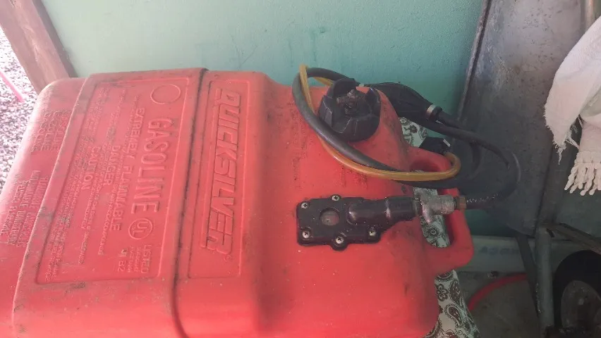 Vendo Tanque De Combustível pra motor de Popa 25litros