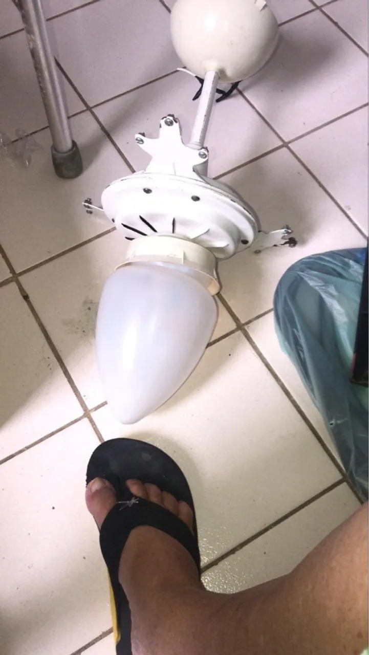 Ventilador de teto com luminária