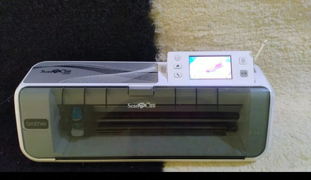 Máquina de Corte e Vinil Brother ScanNCut CM300