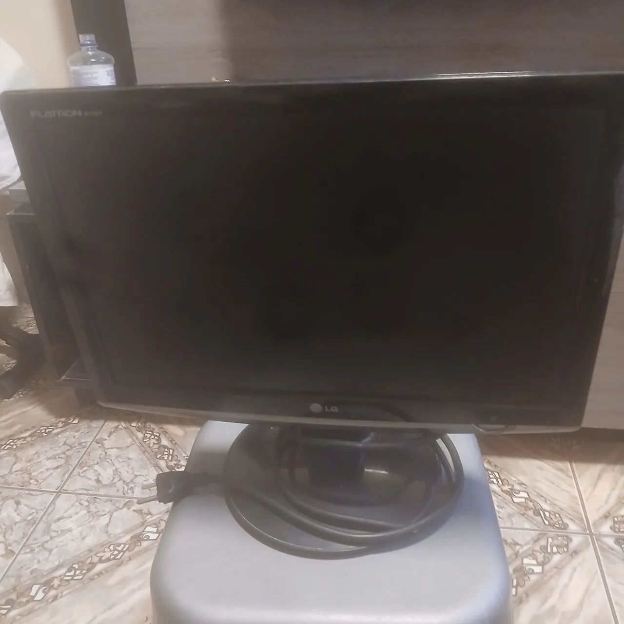 Vende se monitor computador marca LG  , funcionando perfeitamente . Teclado vendo  40,00