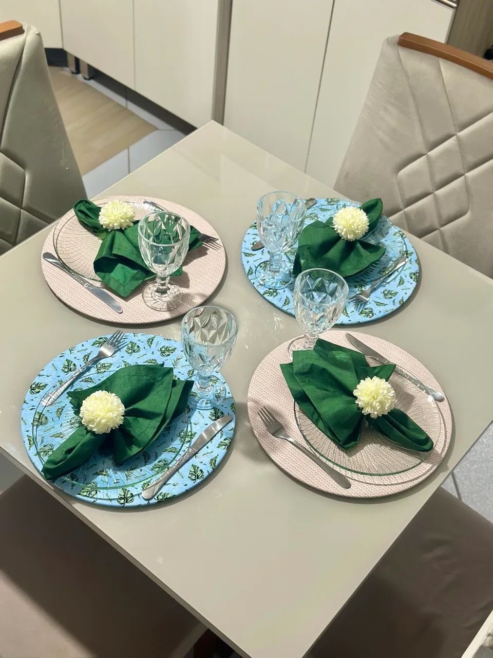 Kit Mesa Posta 4 Lugares Dupla Face Azul Floral com Guardanapo Verde - Foto 2