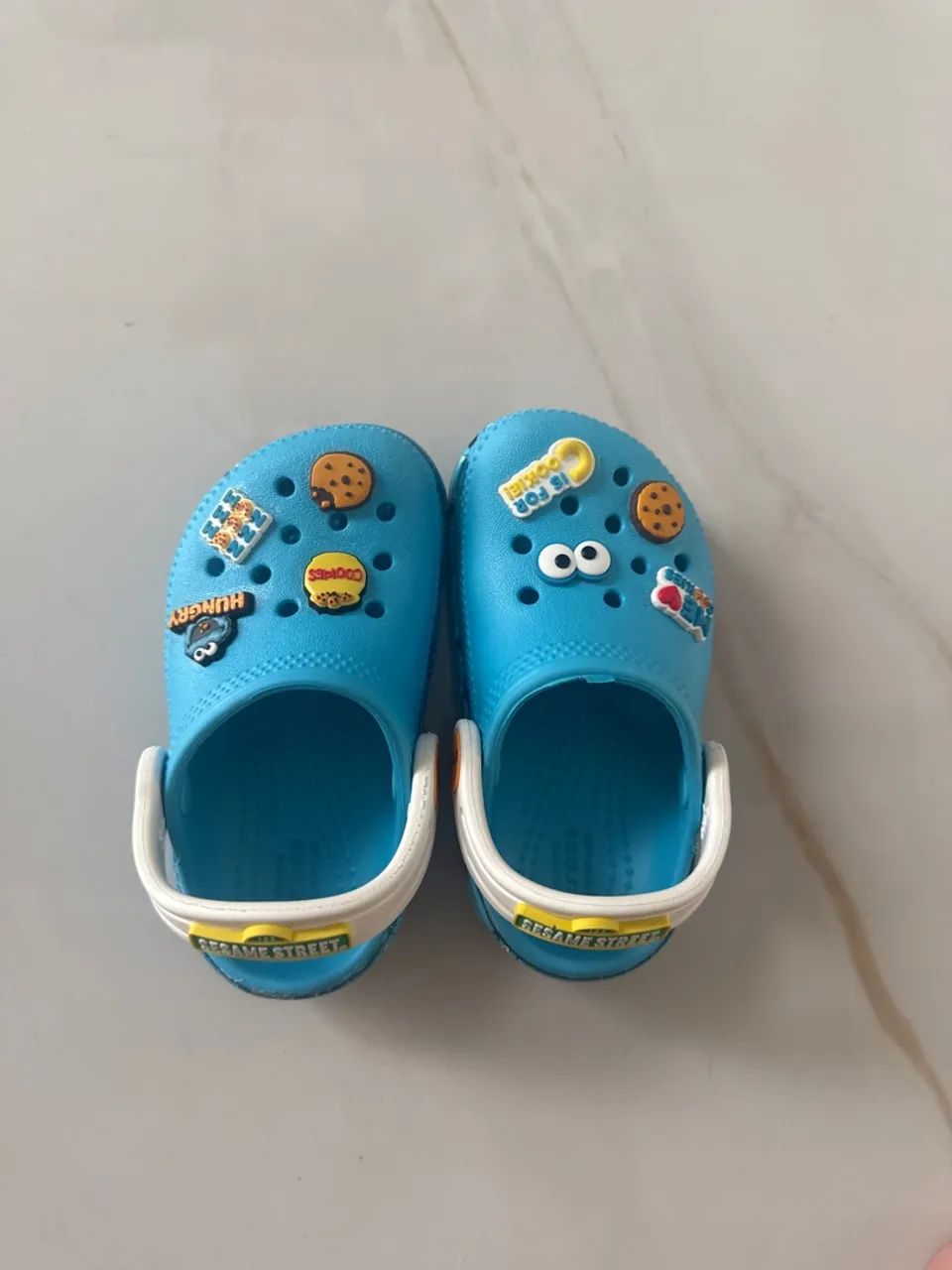Sandálias Crocs Sesame Street Cookie Monster