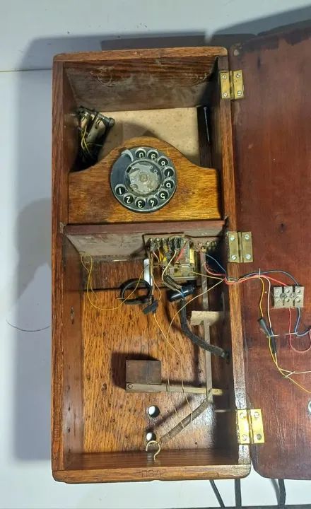 Telefone Fixo Antigo de Parede - Vintage sem testar - SOMENTE DECORAÇÃO  - Foto 6