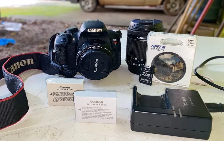 Câmera Cânon T5i + kit de fotografia