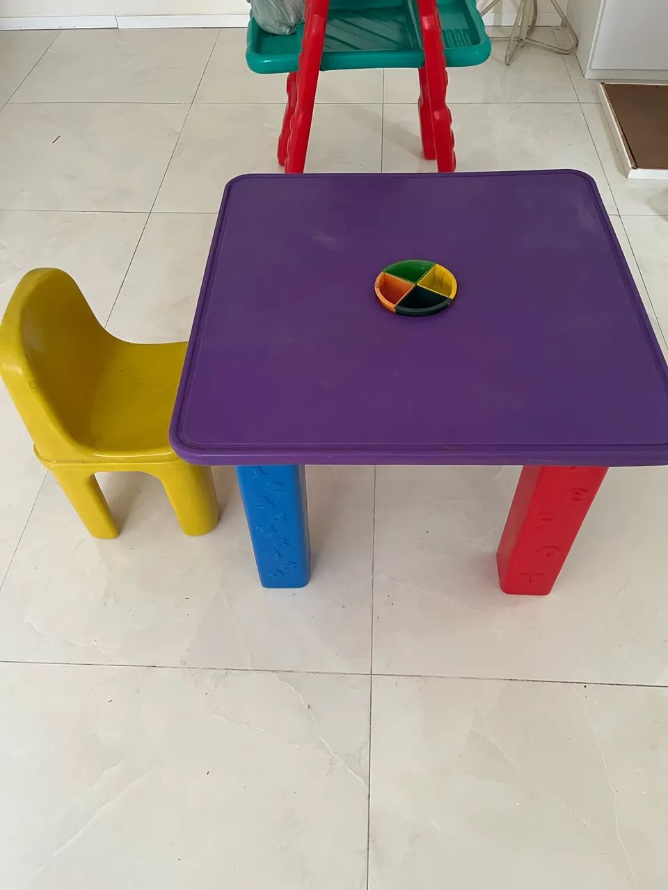 Mesa infantil Mundo Azul 