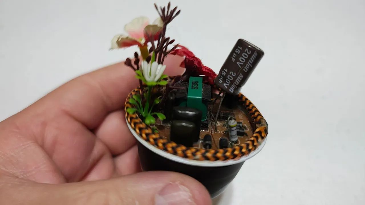 Artesanato Mini Vaso Decorativo com Circuito Eletrônico - Lixo Eletrônico Artesanato  - Foto 2