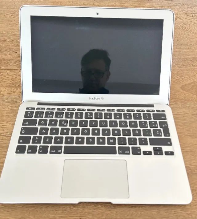 Apple Notebook Mac Book Air 7.1 (early 2015) sem carregador.