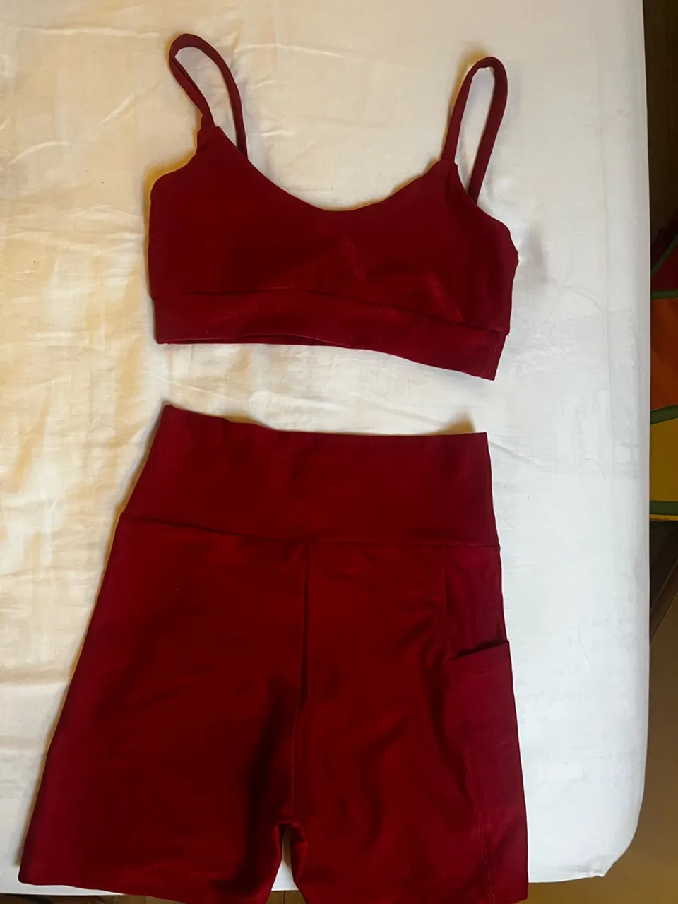 Conjunto Fitness Vermelho - Top e Shorts