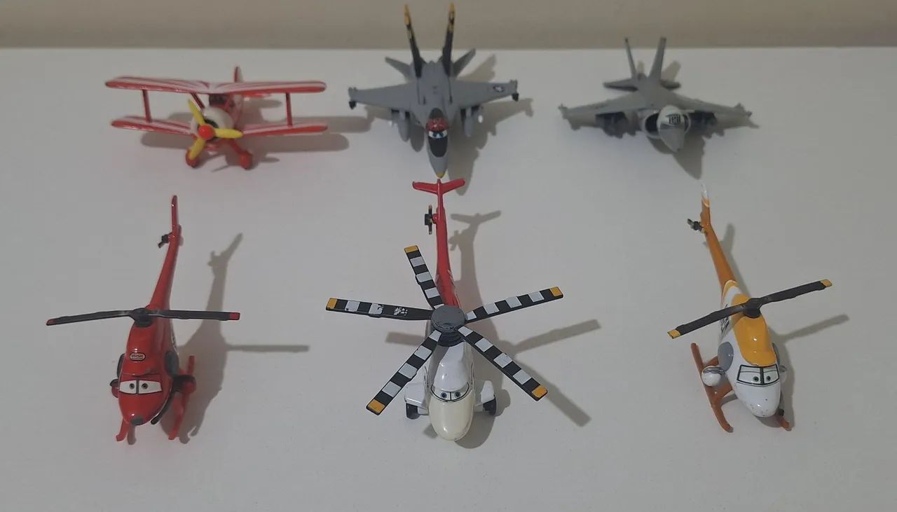 LOTE 6 - Aviões e Helicópteros Carros Disney 