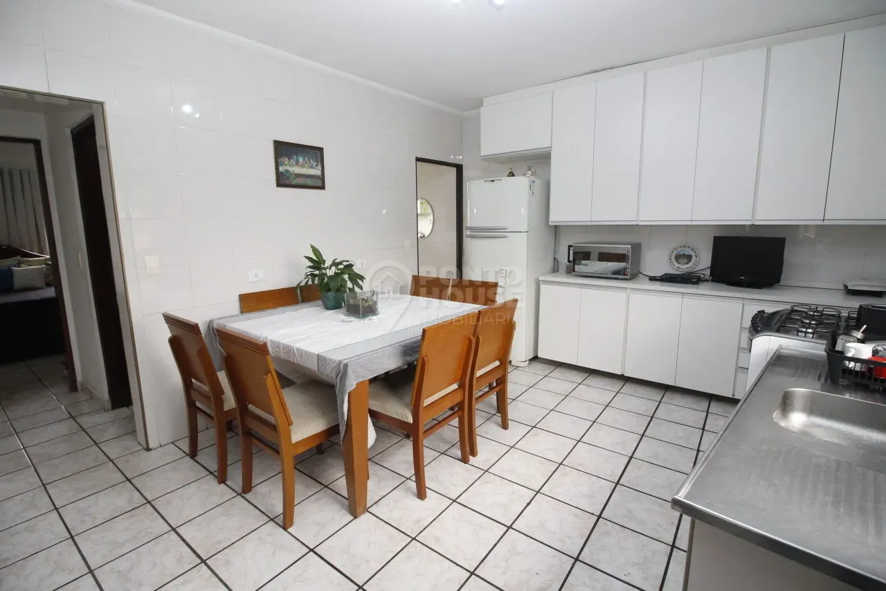 Casa 3 dormitórios e 4 vagas de garagem à venda no Bairro Jardim Celeste