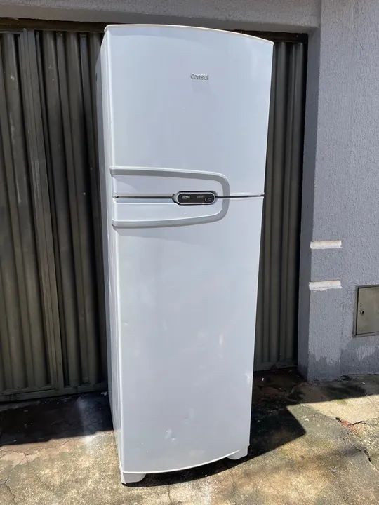 Vendo uma geladeira cônsul frost free bastante conservada (Entrego) - Foto 2
