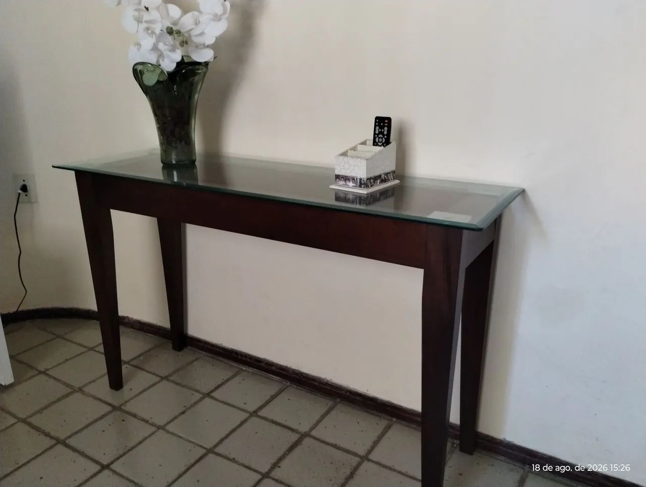 Mesa e aparador