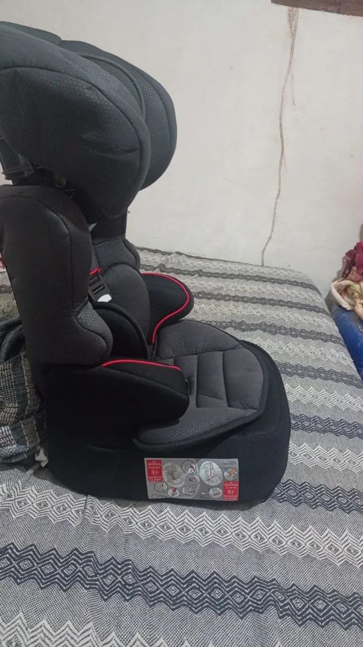 Cadeirinha de bebe semi nova 