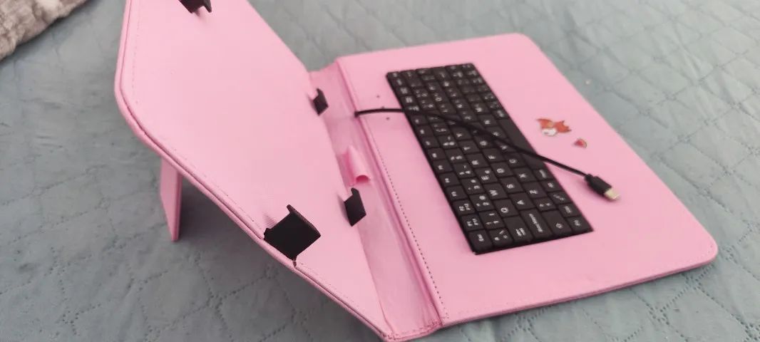 Capa com teclado  para tablet 10 polegadas +