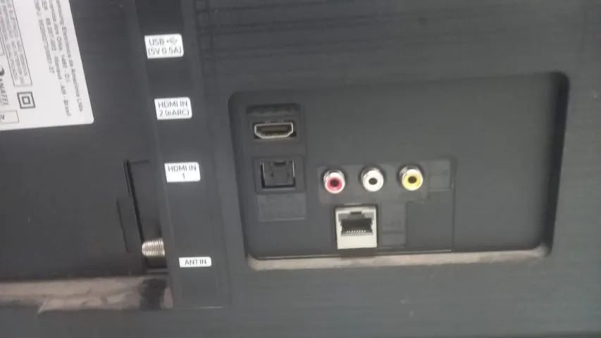 TV Samsung 50 polegadas defeitos no display não aparece imagem e sem controle remoto usada - Foto 4