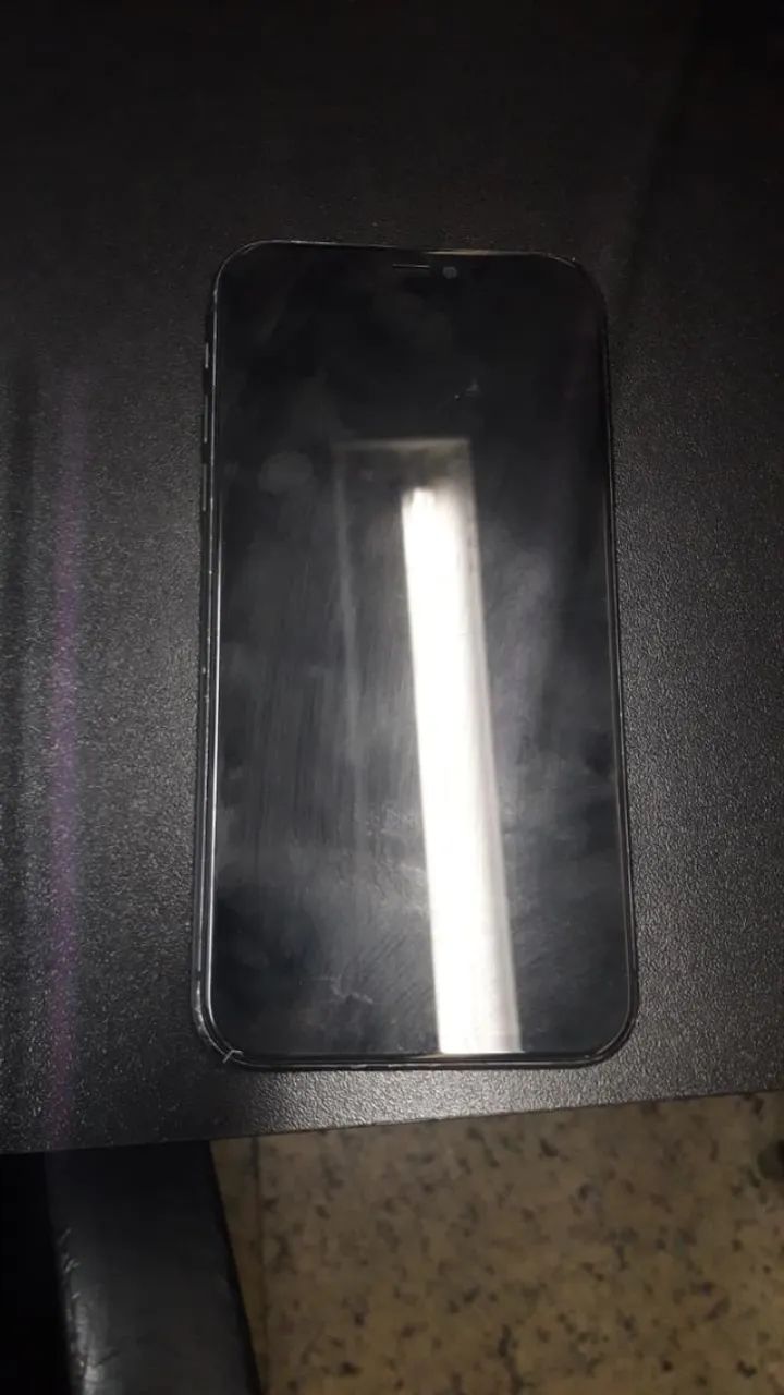 Iphone 11 na cor preta 