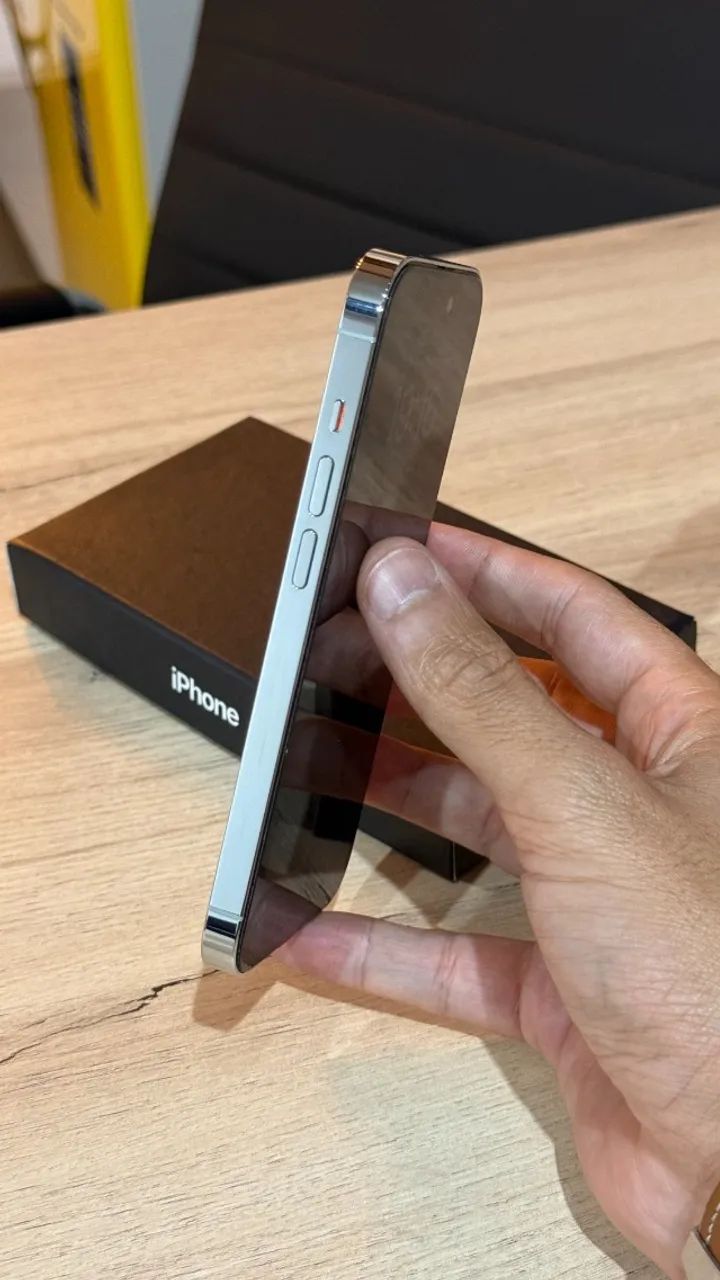 iPhone 14 Pro 256GB Silver - Loja física! Com 3 meses de garantia