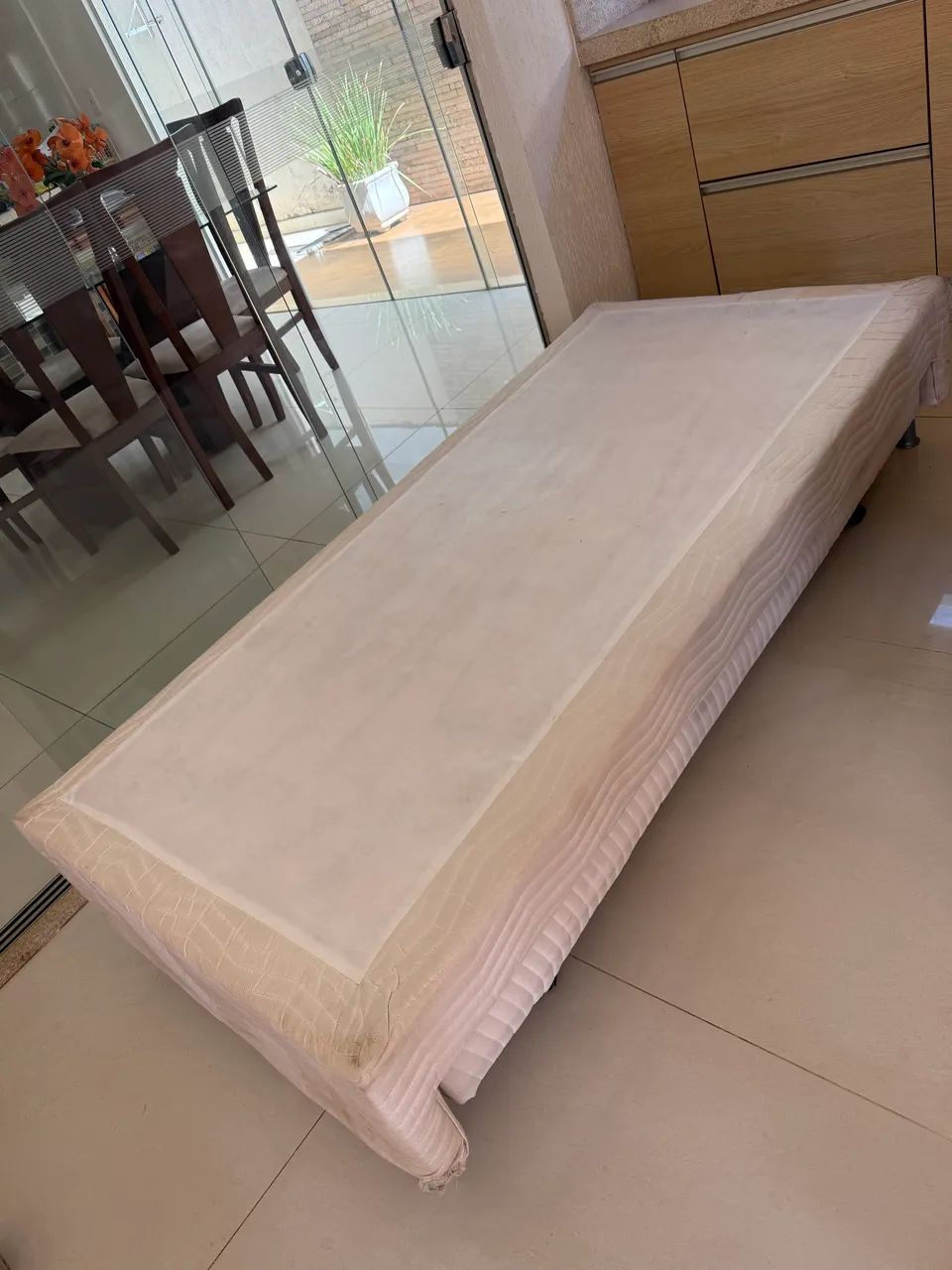 Cama box com cama auxiliar em excelente estado de conservação 