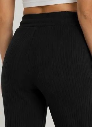 Calça Jogger Preta Canelada com Amarração  - Foto 4