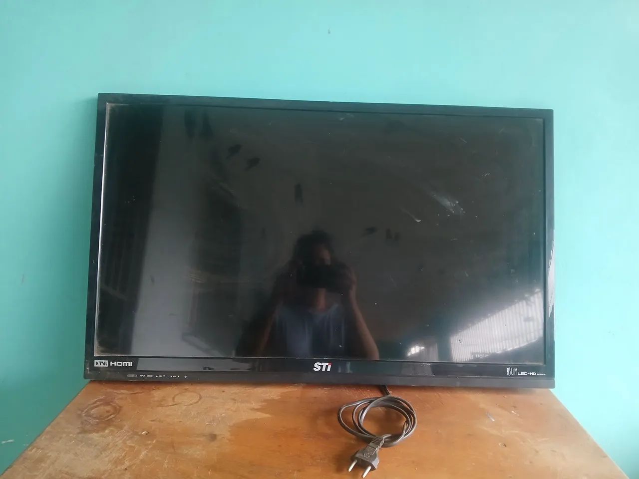 Vendo TVs para retirada de peças 