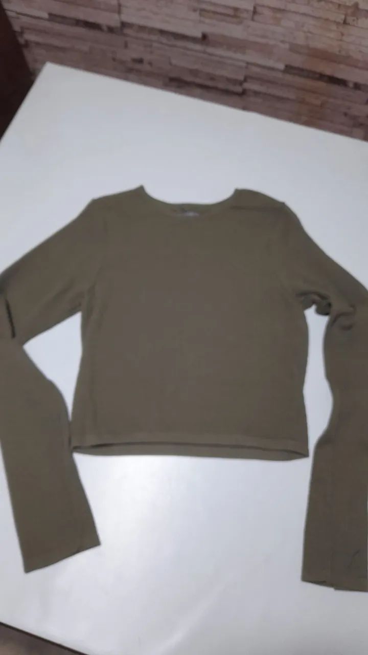 Vendo Blusa infantil canelada verde manga longa, Tamanho 11-12 anos seminova. , C &A 
