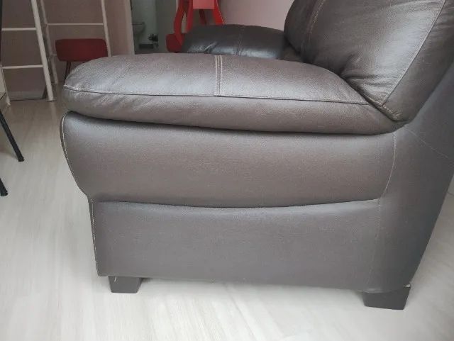 Sofá de couro marrom 2 lugares - Foto 3